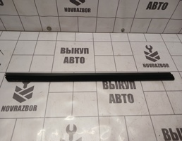 Накладка стекла переднего правого для Skoda Yeti 2009-2018  запчасти бу