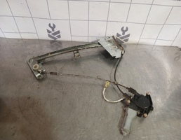 Стеклоподъемник электр. задний правый для Mazda 323 BA 94-98  запчасти бу