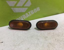 Повторитель на крыло желтый для Renault Megane 96-99  запчасти бу