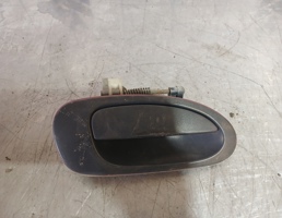 Ручка двери задней наружная правая для Mazda 323 BA 94-98  запчасти бу