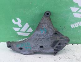 Кронштейн двигателя правый для VW Passat B6 05-10  запчасти бу