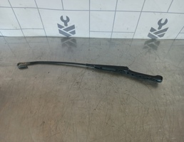 Поводок стеклоочистителя передний правый для Audi A6 (C4) 1994-1997  запчасти бу