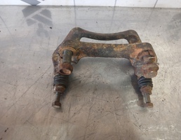 Скоба суппорта переднего для Volvo 440 1992-1994  запчасти бу