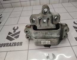 Опора КПП левая для Skoda Octavia A5 1Z   04-13  запчасти бу