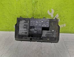 Крышка блока предохранителей для Audi 80  90  B3  86-91  запчасти бу