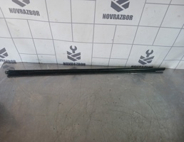 Молдинг стекла для Mazda Mazda 3  BK  02-09  запчасти бу
