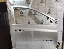 Дверь передняя правая для Renault Clio 3  2005-2012  запчасти бу