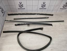 Уплотнитель стекла двери для Opel Astra H / Family 2004 >  запчасти бу