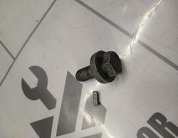 Болт для VW Golf 3 Vento 91-97  запчасти бу