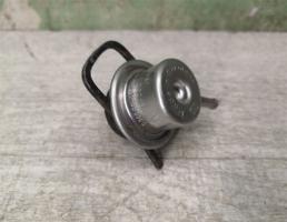 Регулятор давления топлива для VW Polo Classic 95-02  запчасти бу