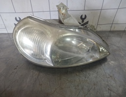 Фара правая для Kia RIO 1 2000-2004  запчасти бу