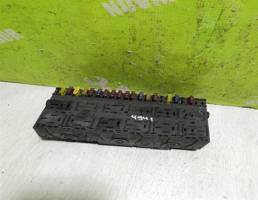 Блок предохранителей для VW Passat  B3  1988-1993  запчасти бу