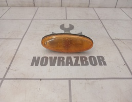 Повторитель на крыло желтый для Mazda 626 (GE) 1992-1997  запчасти бу