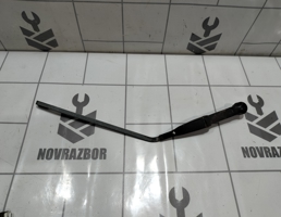 Поводок стеклоочистителя заднего для Mazda 323 BA 94-98  запчасти бу