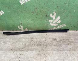 Уплотнитель стекла двери для VW Golf 4 Bora 97-05  запчасти бу