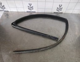 Уплотнитель стекла двери для Peugeot 307 2001-2008  запчасти бу