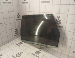 Стекло двери задней левой для VW Passat  B3  1988-1993  запчасти бу