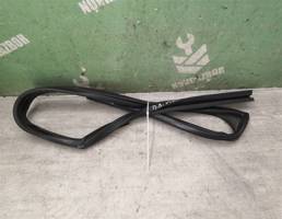 Уплотнитель стекла двери для LADA VESTA 15-19  запчасти бу