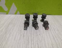 Болт для Toyota Corolla E10 1992-1997  запчасти бу