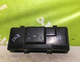 Крышка блока предохранителей для Audi 80 B2 80-86  запчасти бу