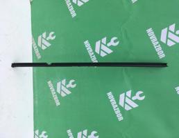 Уплотнитель для VW Golf 6 09-12  запчасти бу