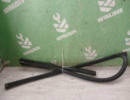 Уплотнитель стекла двери для Nissan Primera P11 96-02  запчасти бу