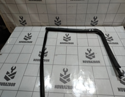 Уплотнитель стекла двери для Renault Clio 3  2005-2012  запчасти бу