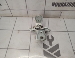 Петля двери для Skoda Fabia 2007-2015  запчасти бу