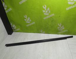 Уплотнитель стекла двери для LADA VESTA 15-19  запчасти бу