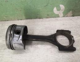 Поршень с шатуном для VW Polo Classic 95-02  запчасти бу