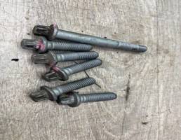 Болт для BMW X3 F25 2010-2017  запчасти бу