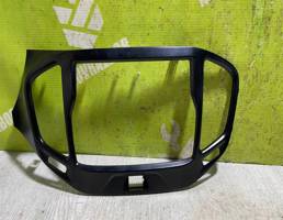 Рамка магнитолы для LADA VESTA 15-19  запчасти бу