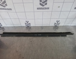 Уплотнитель стекла двери для Audi 80  90  B3  86-91  запчасти бу