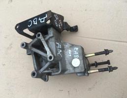 Кронштейн двигателя правый для Mitsubishi Galant 8  EA 97-03  запчасти бу