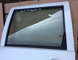 Стекло двери задней левой для VW Polo 99-01  запчасти бу