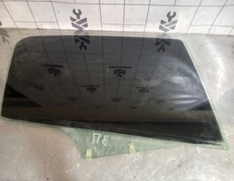 Стекло двери задней правой для Peugeot 307 2001-2008  запчасти бу