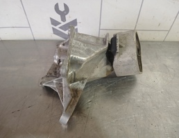 Кронштейн КПП для Audi A6 (C4) 1994-1997  запчасти бу