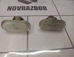 Повторитель на крыло белый для Renault Logan 2005-2014  запчасти бу