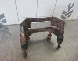 Скоба суппорта переднего для Volvo 440 1992-1994  запчасти бу