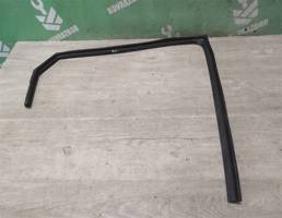 Уплотнитель стекла двери для Hyundai i30 12-17  запчасти бу