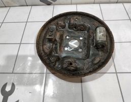 Щит опорный задний левый для Renault Clio 3  2005-2012  запчасти бу