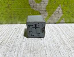 Реле для VW Passat B4 94-96  запчасти бу