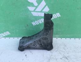 Кронштейн двигателя правый для VW Passat  B3  1988-1993  запчасти бу