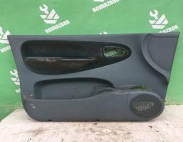 Обшивка двери комплект для Renault Scenic 96-99  запчасти бу