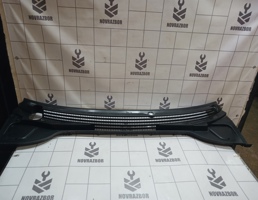 Решетка стеклоочистителя для LADA VESTA 15-19  запчасти бу