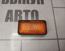 Повторитель на крыло желтый для VW Golf 3 Vento 91-97  запчасти бу