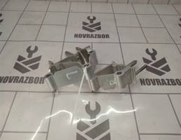 Кронштейн (сопут. товар) для Skoda Octavia A5 1Z   04-13  запчасти бу