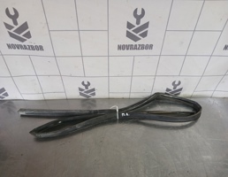 Уплотнитель стекла двери для Kia RIO 1 2000-2004  запчасти бу