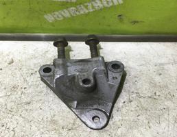 Кронштейн двигателя правый для Volvo S40 95-98  запчасти бу