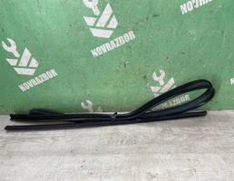 Уплотнитель стекла двери для Peugeot 206 98-12  запчасти бу